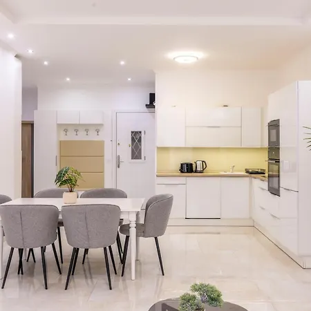 Deluxe & Charm Next The Andrassy Fashion St Apartament *