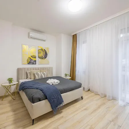 Deluxe & Charm Next The Andrassy Fashion St Budapest