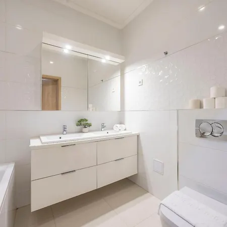 Apartman Deluxe & Charm Next The Andrassy Fashion St