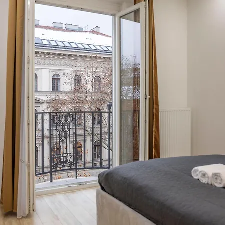 Apartment Deluxe & Charm Next The Andrassy Fashion St *