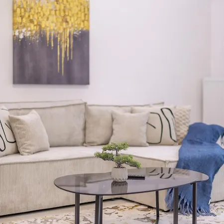 Deluxe & Charm Next The Andrassy Fashion St Apartment Budapest